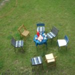 Sitzgruppe im Gras